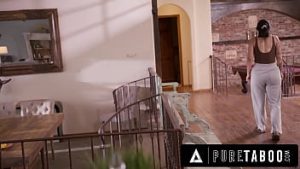 Negão comendo branquinha